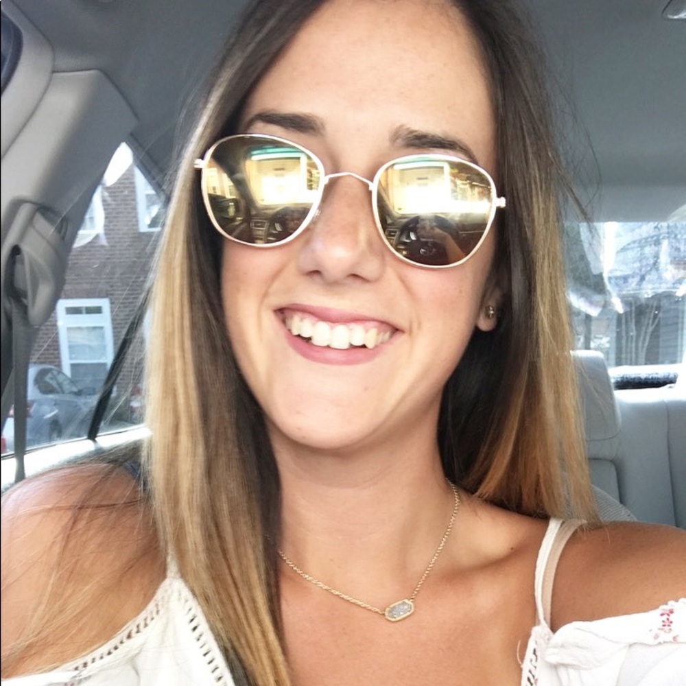 Meet your Posher, Daniele
